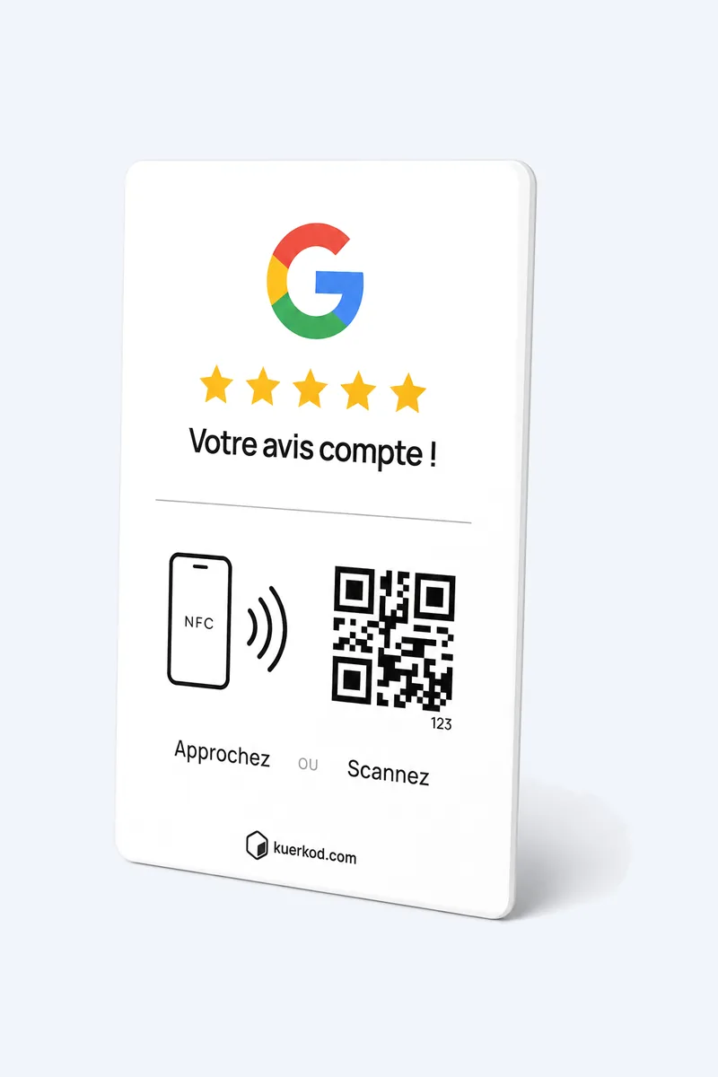 Carte Kuerkod Avis Google NFC/QR sur fond studio clair.