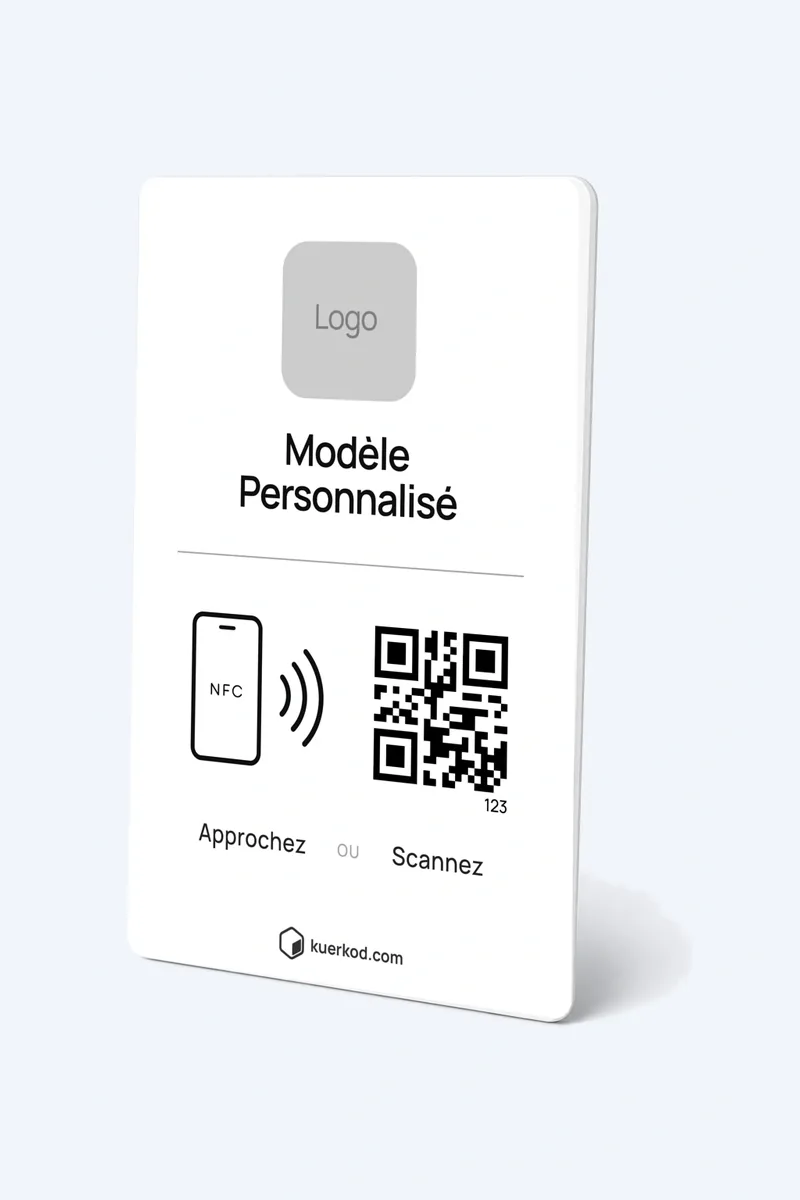 Carte Personnalisée NFC/QR Kuerkod, vue de trois quarts