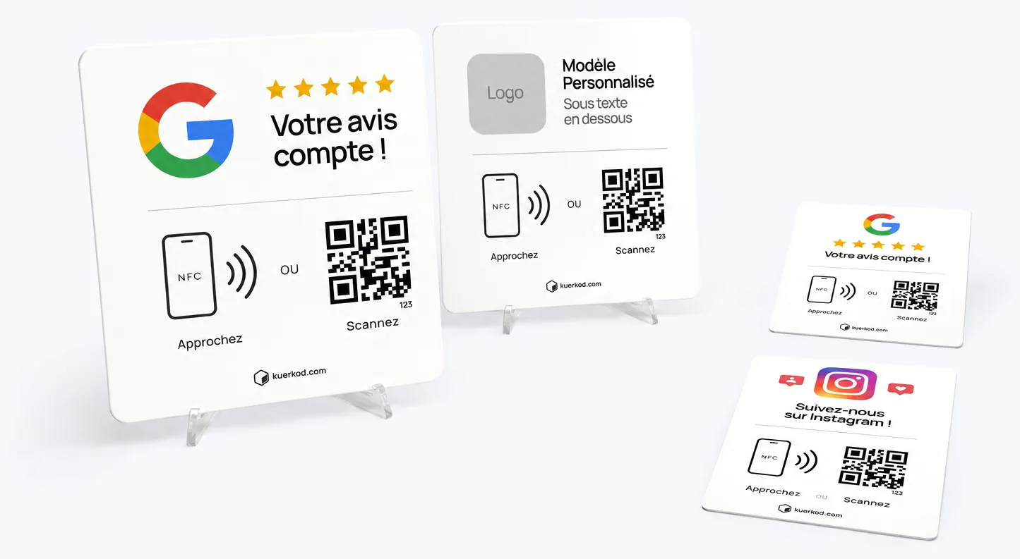 Gamme Kuerkod : plaque Avis Google et plaque personnalisable sur chevalet au premier plan, cartes NFC/QR Google et Instagram posées à côté